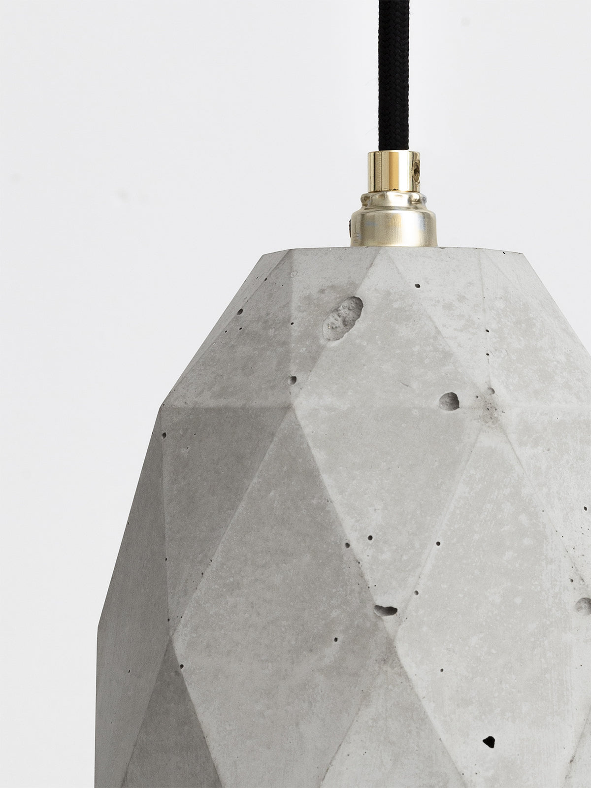 [T1] Pendant Light Triangle still 4