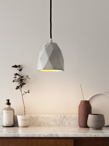 [T1] Pendant Light Triangle still 2