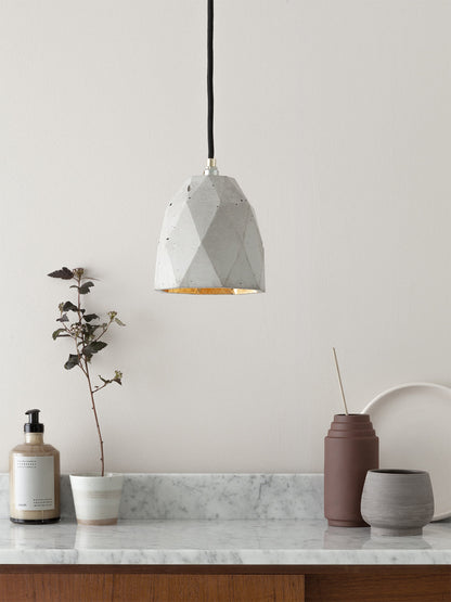 [T1] Pendant Light Triangle still 3