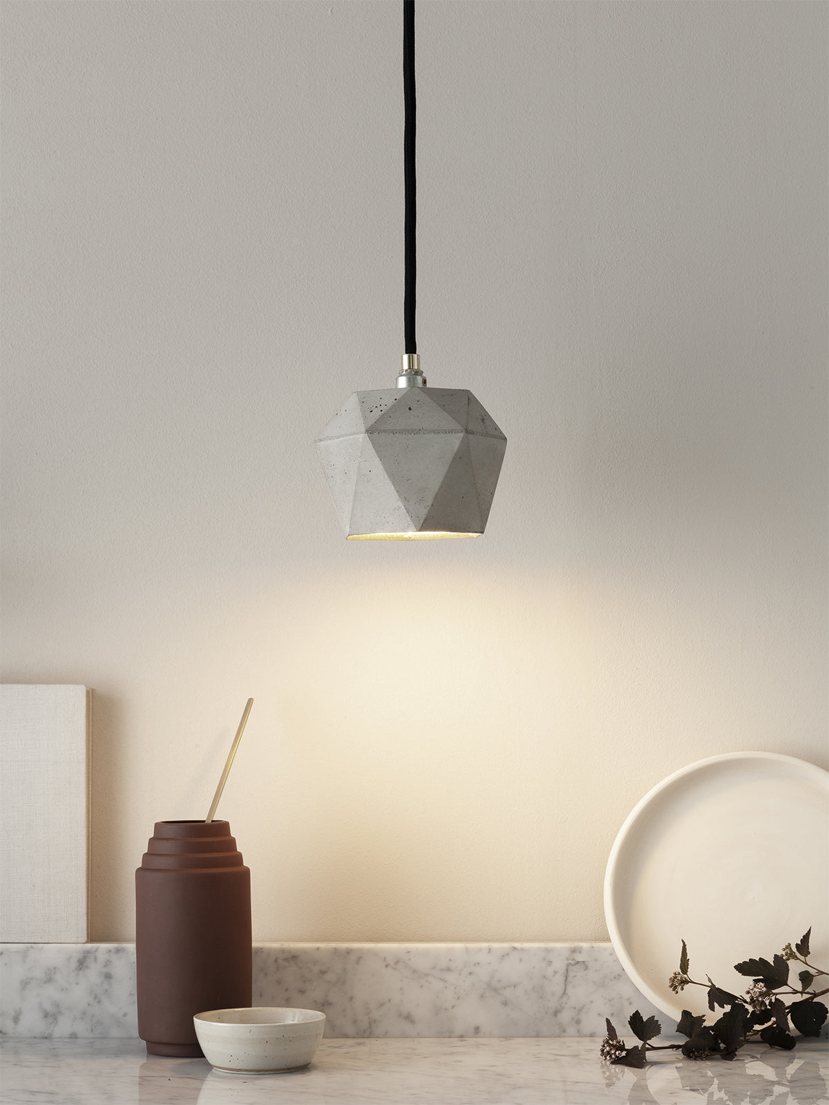 [T2] Pendant Light Triangle still 7