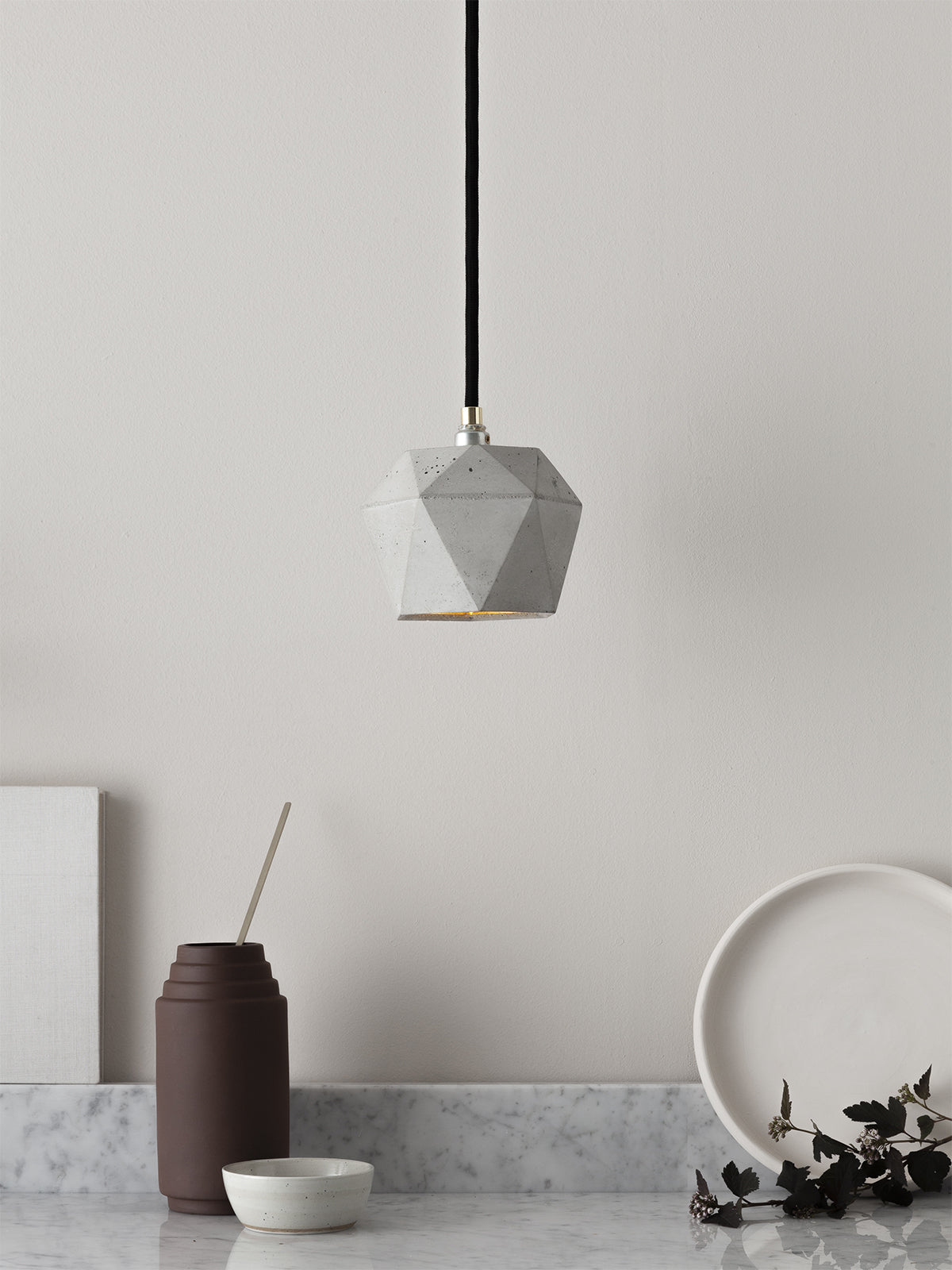 [T2] Pendant Light Triangle still 8