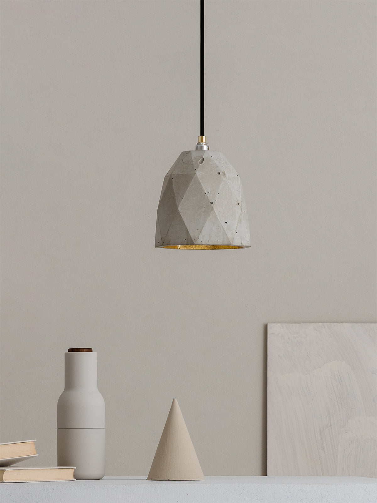 [T1] Pendant Light Triangle still 9