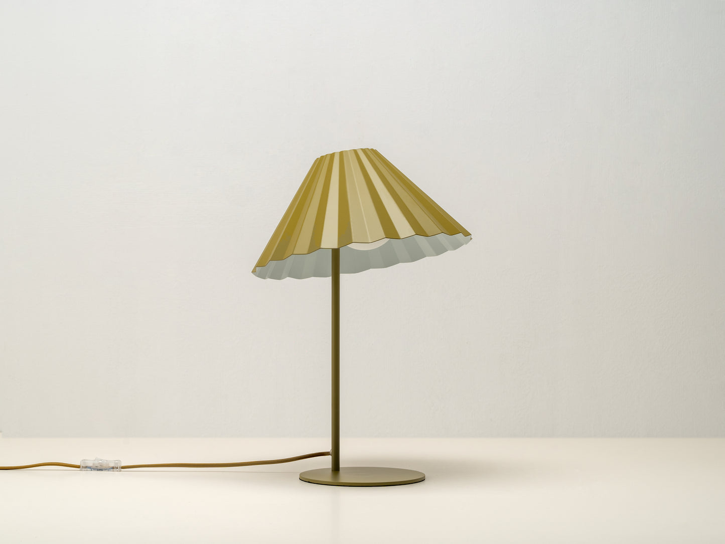 The Pleat Table lamp, front