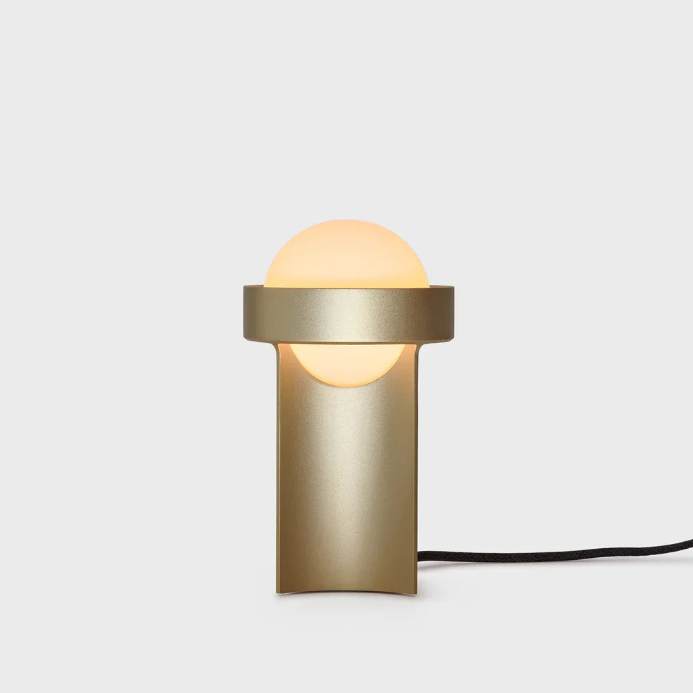 Small Loop Table Lamp with Sphere III Brass still 1